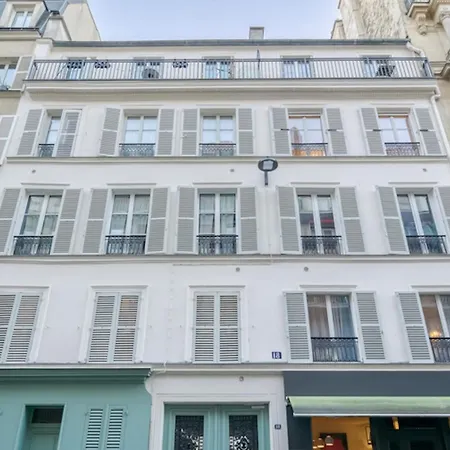 Large And Comfy Studio With Balcony - Prime Location * פריז