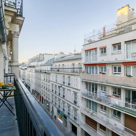 Large And Comfy Studio With Balcony - Prime Location דירה